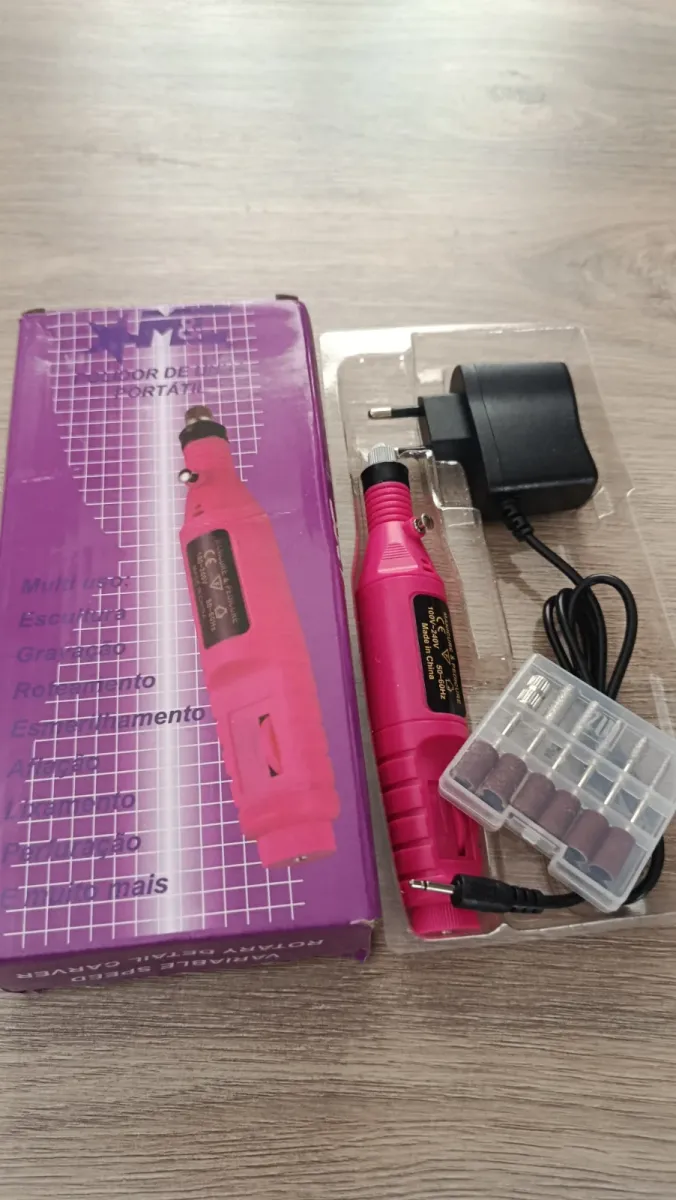 Lixador de Unha Portátil Rosa com Acessórios