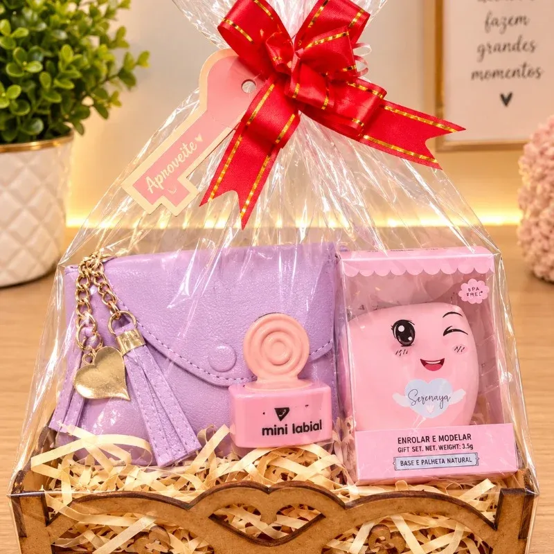 Presente - carteira, esponja e mini gloss